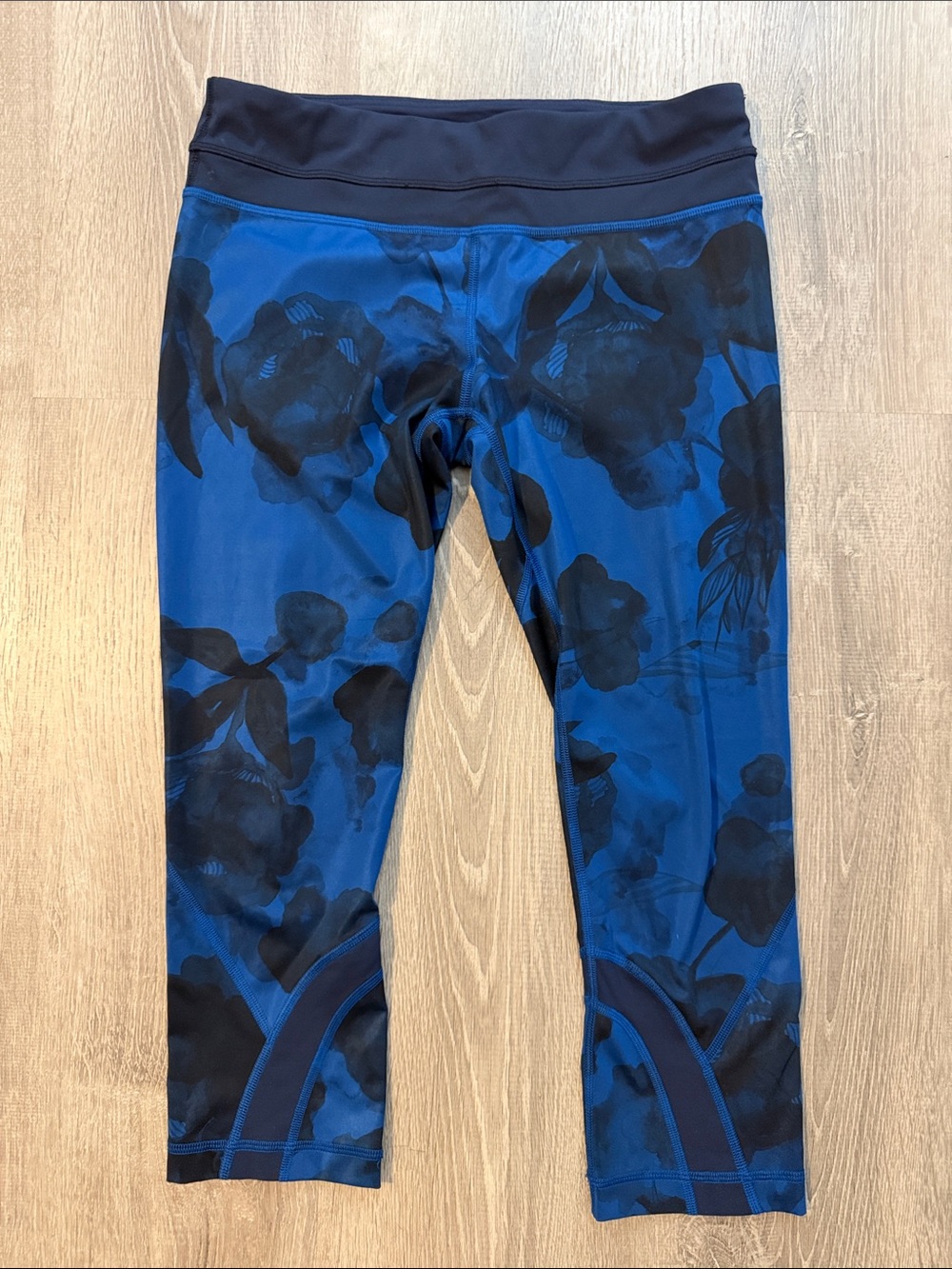 Lululemon Sz 8 Run Inspire Athletic Crop Workout Capri Women’s Blue Run Leggings
